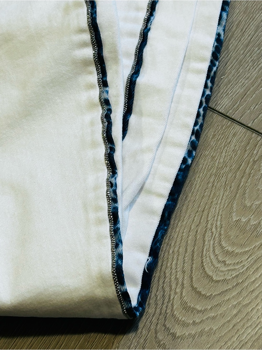 MAKE OFFER - White House Black Market White Cropped Stretch Jeans w/Blue Trim - Picture 2 of 9